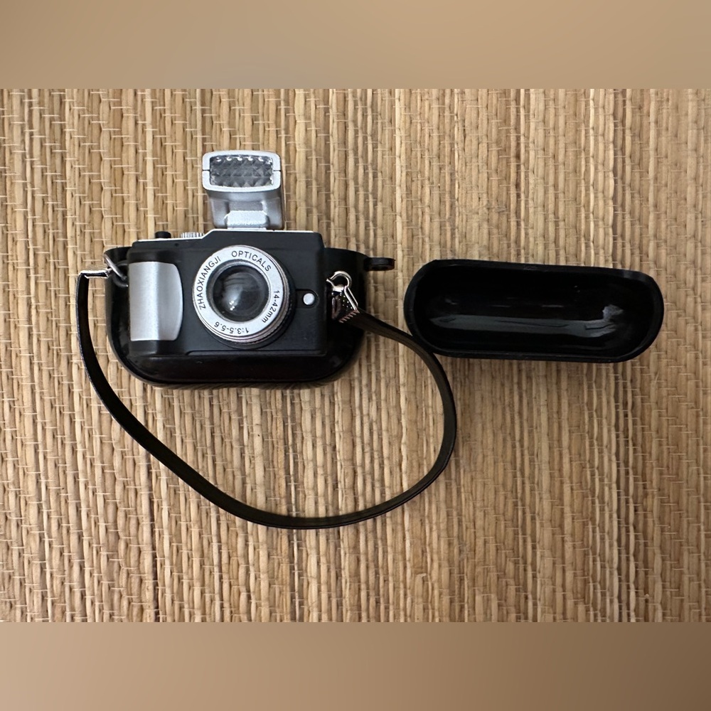 AirPod Case - Vintage Black Camera with Flash NWOT